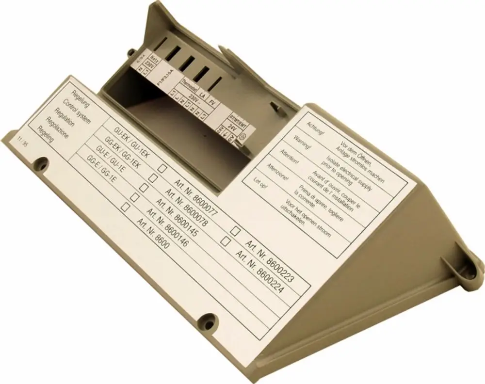 Gehäuse für Steuerungsregelung, beige, mit Anschlussmöglichkeiten und Artikelliste, hergestellt von Wolf. Warnhinweise und Installationshinweise sind auf dem Deckel vermerkt.